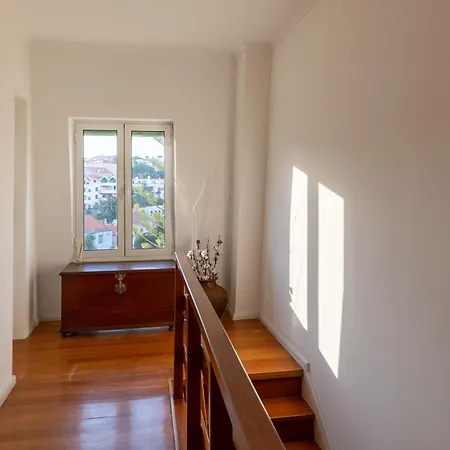 3 Bedroom House In Cascais, 15 Min Walking To Beach With Parking Spot Apartament Estoril