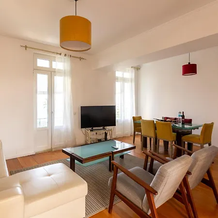 3 Bedroom House In Cascais, 15 Min Walking To Beach With Parking Spot *