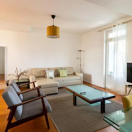 Apartament 3 Bedroom House In Cascais, 15 Min Walking To Beach With Parking Spot