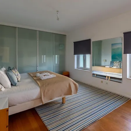 3 Bedroom House In Cascais, 15 Min Walking To Beach With Parking Spot Apartament *