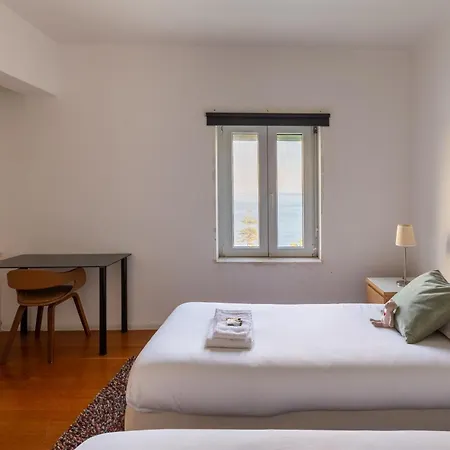 3 Bedroom House In Cascais, 15 Min Walking To Beach With Parking Spot *