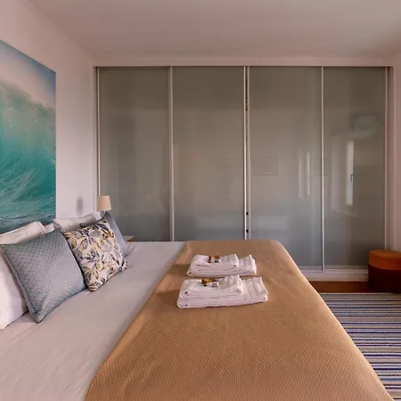 3 Bedroom House In Cascais, 15 Min Walking To Beach With Parking Spot Estoril