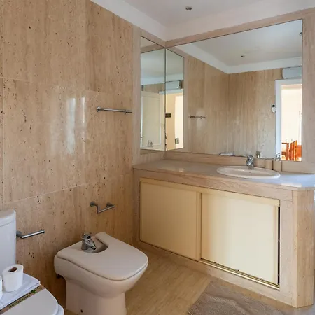 3 Bedroom House In Cascais, 15 Min Walking To With Parking Spot *
