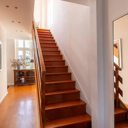 Apartament 3 Bedroom House In Cascais, 15 Min Walking To Beach With Parking Spot