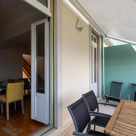 3 Bedroom House In Cascais, 15 Min Walking To Beach With Parking Spot