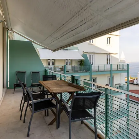 Apartament 3 Bedroom House In Cascais, 15 Min Walking To Beach With Parking Spot Estoril