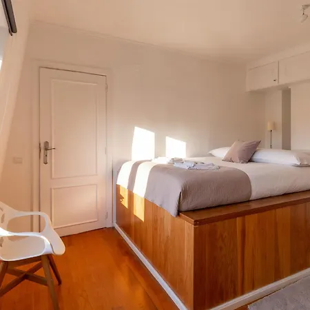 3 Bedroom House In Cascais, 15 Min Walking To Beach With Parking Spot * Estoril