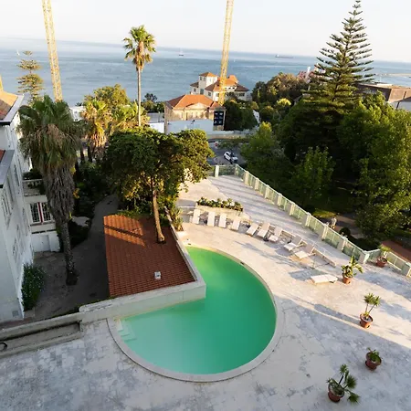 Апартаменты 3 Bedroom House In Cascais, 15 Min Walking To With Parking Spot *