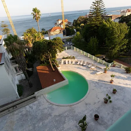 3 Bedroom House In Cascais, 15 Min Walking To Beach With Parking Spot *