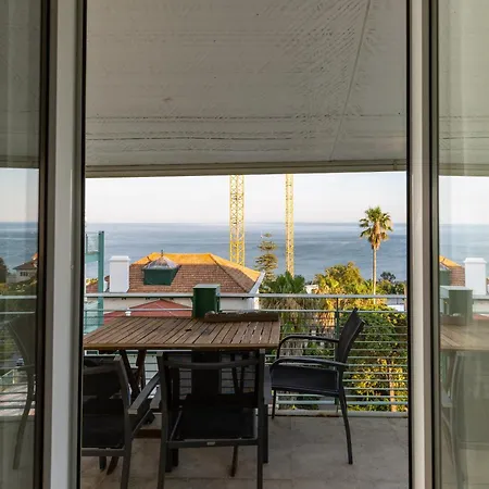 3 Bedroom House In Cascais, 15 Min Walking To Beach With Parking Spot Apartament