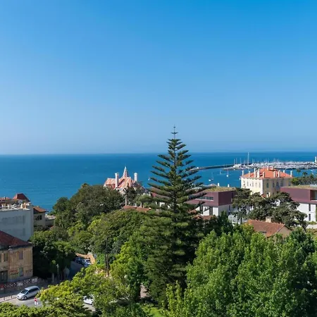 3 Bedroom House In Cascais, 15 Min Walking To With Parking Spot Апартаменты *